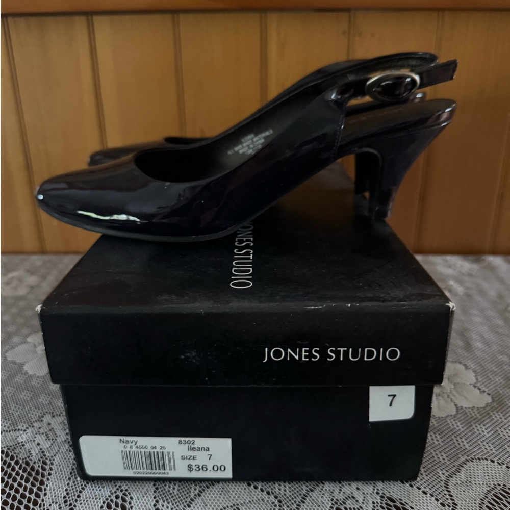 Jones Studio size 7 sling back navy blue